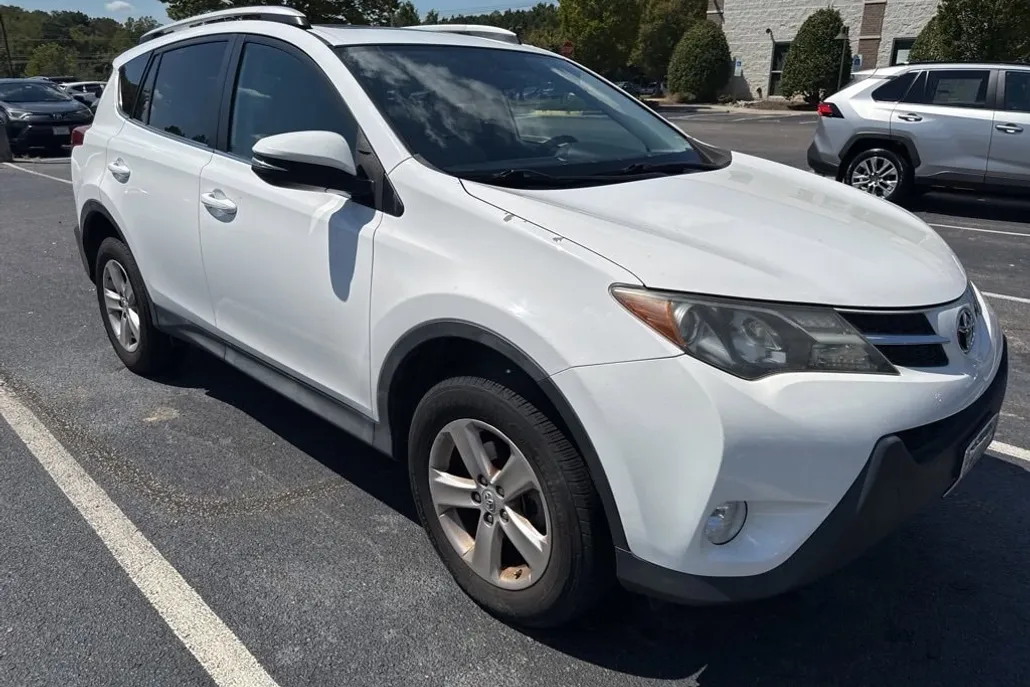 2013 Toyota RAV4 XLE photo 1