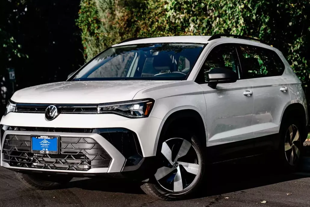 2025 Volkswagen Taos S photo 1