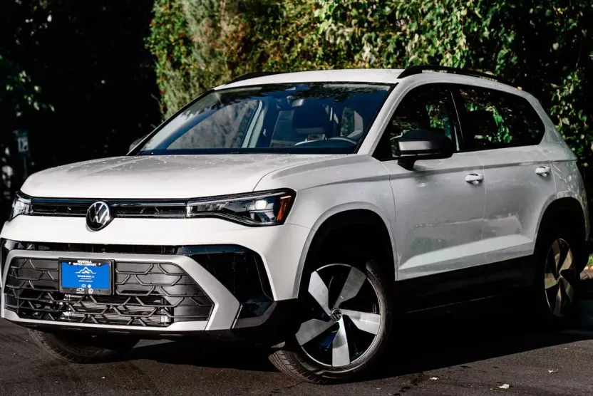 2025 Volkswagen Taos S photo 1