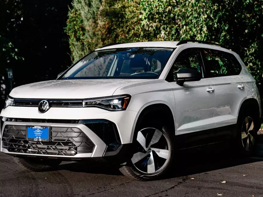2025 Volkswagen Taos S photo 1