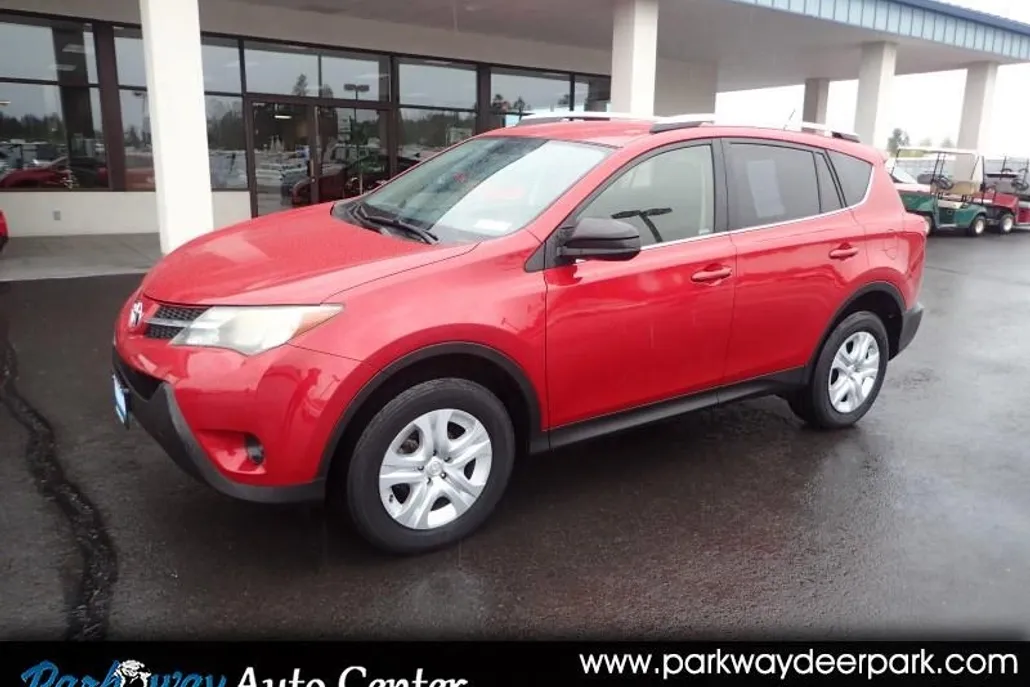 2015 Toyota RAV4 LE photo 1