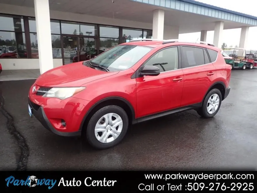 2015 Toyota RAV4 LE photo 1
