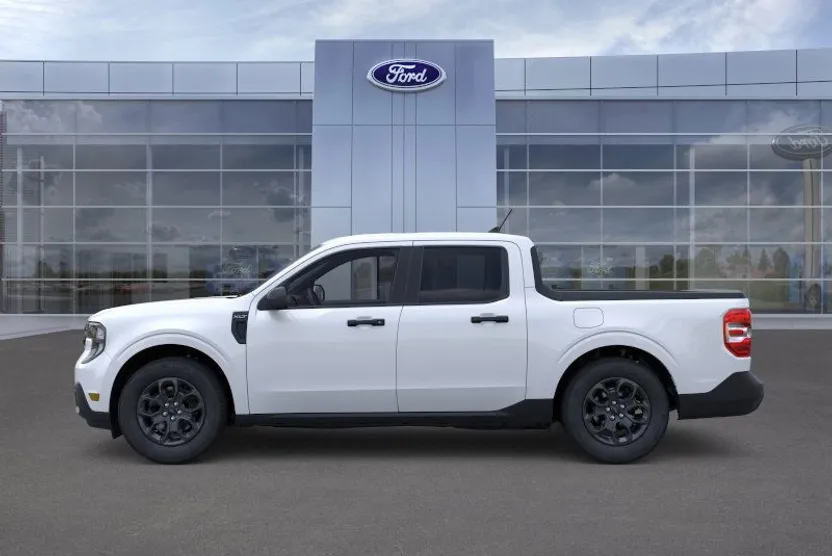 2025 Ford Maverick XLT photo 1