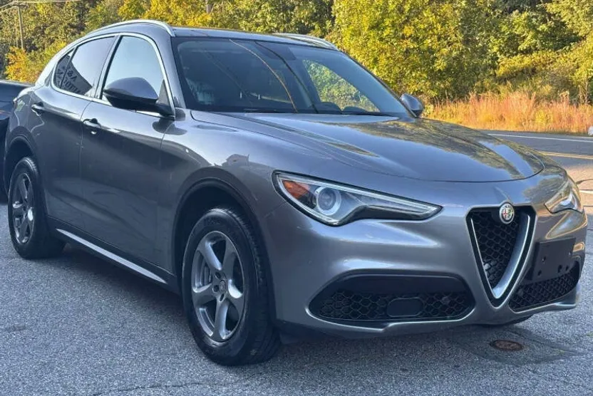 2018 Alfa Romeo Stelvio Base photo 1