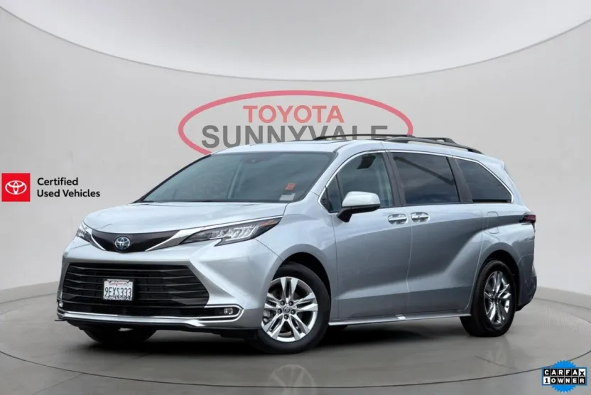 2023 Toyota Sienna XLE photo 1