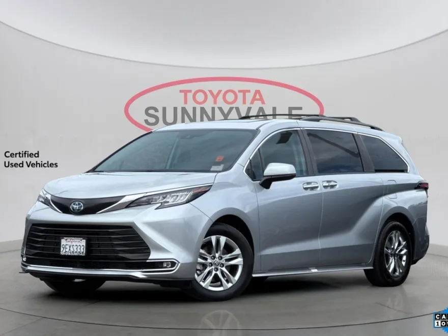 2023 Toyota Sienna XLE photo 1