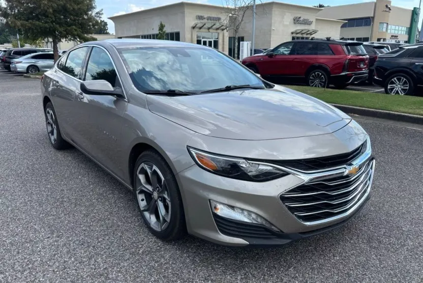 2024 Chevrolet Malibu 1LT photo 1