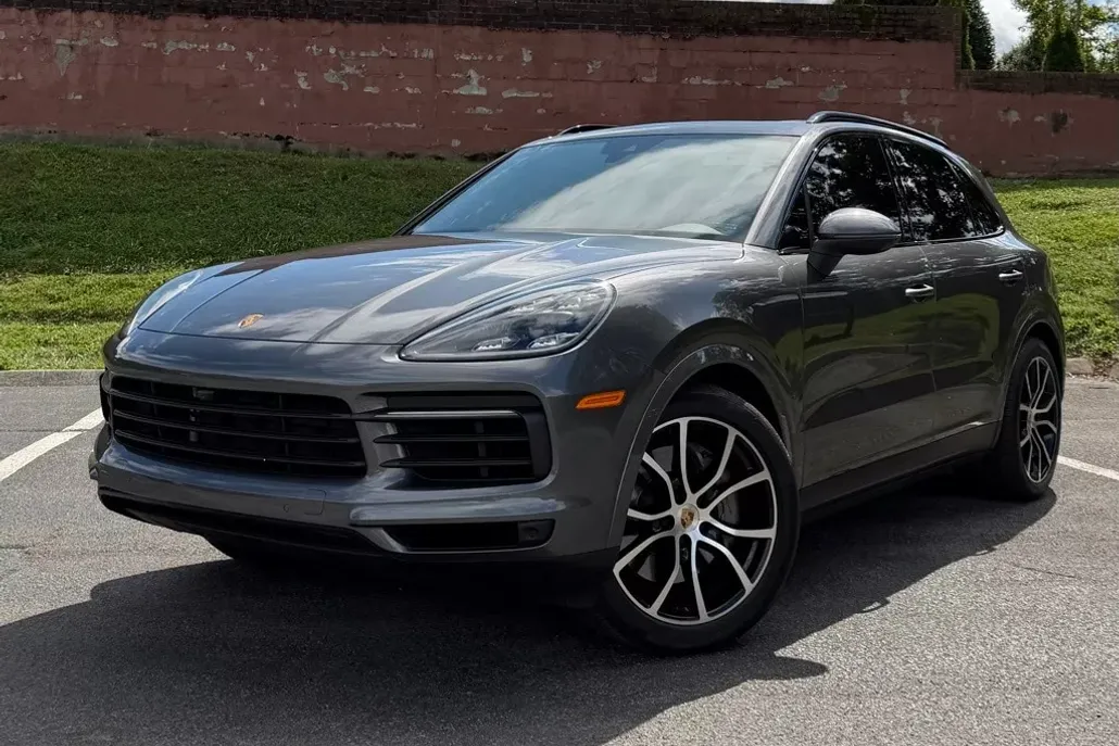 2022 Porsche Cayenne S photo 1