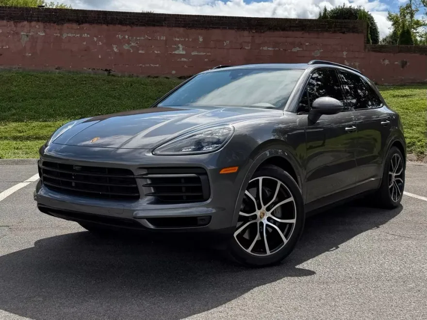 2022 Porsche Cayenne S photo 1