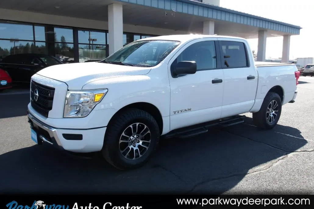 2022 Nissan Titan SV photo 1