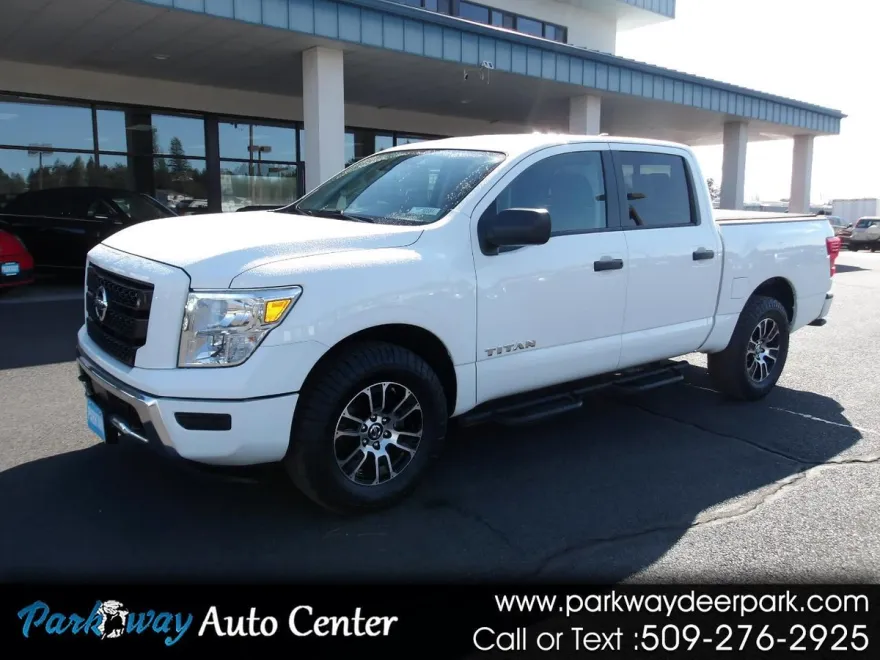 2022 Nissan Titan SV photo 1