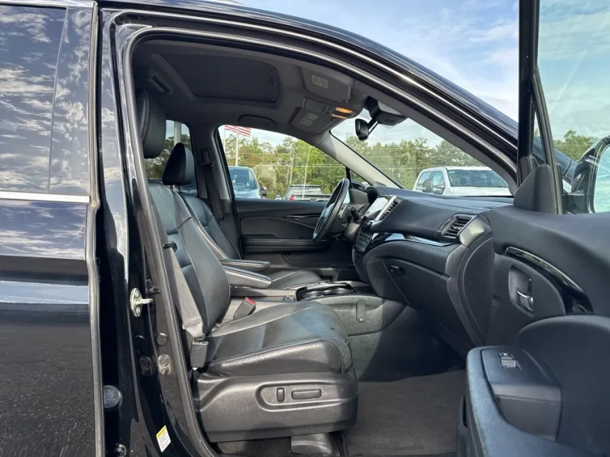 2016 Honda Pilot Touring photo 1