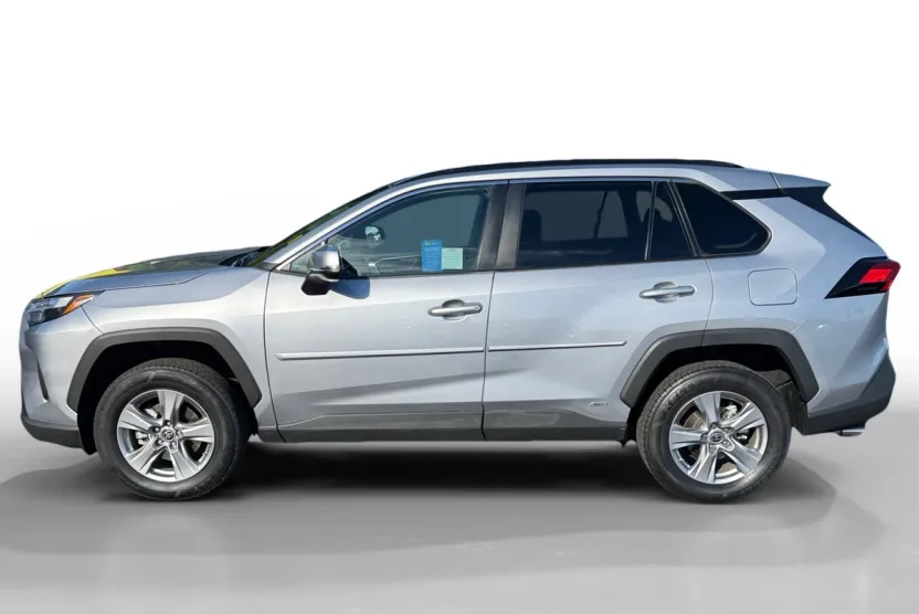 2023 Toyota RAV4 Hybrid LE photo 1