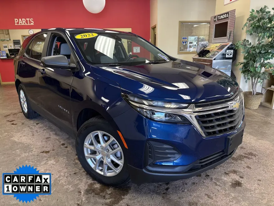 2022 Chevrolet Equinox LS photo 1
