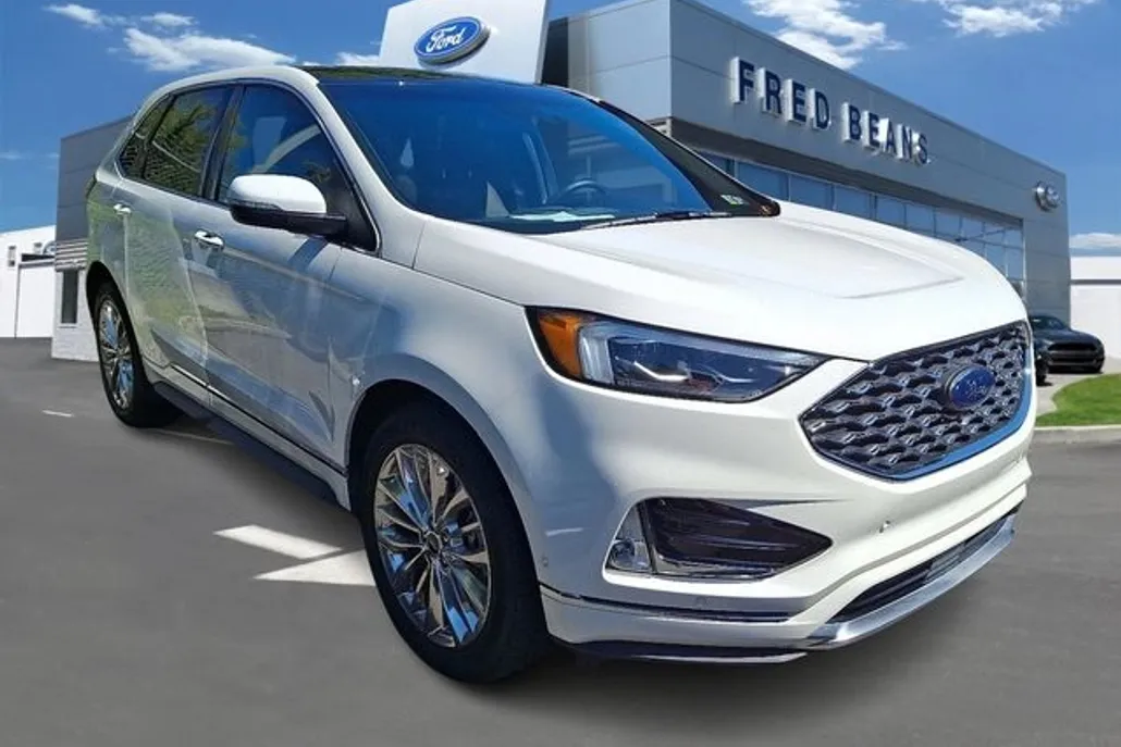 2020 Ford Edge Titanium photo 1