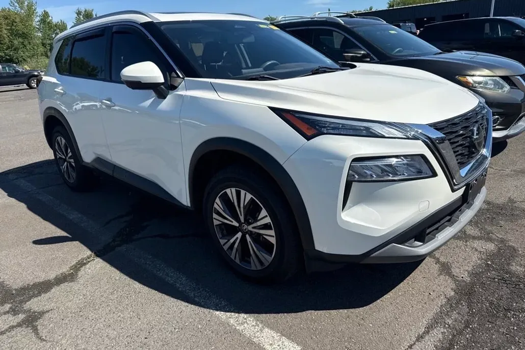 2021 Nissan Rogue SV photo 1
