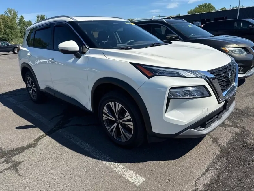 2021 Nissan Rogue SV photo 1