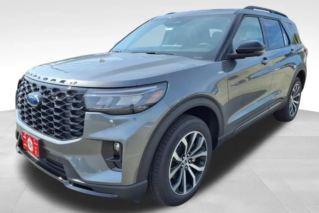 2025 Ford Explorer ST-Line photo 1