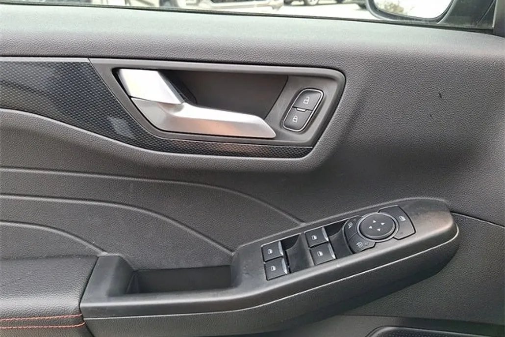 2025 Ford Escape ST-Line photo 1