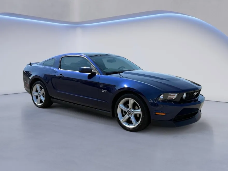 2010 Ford Mustang GT photo 1