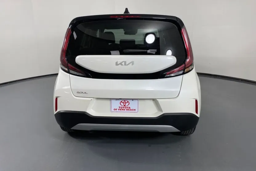 2023 Kia Soul LX photo 1