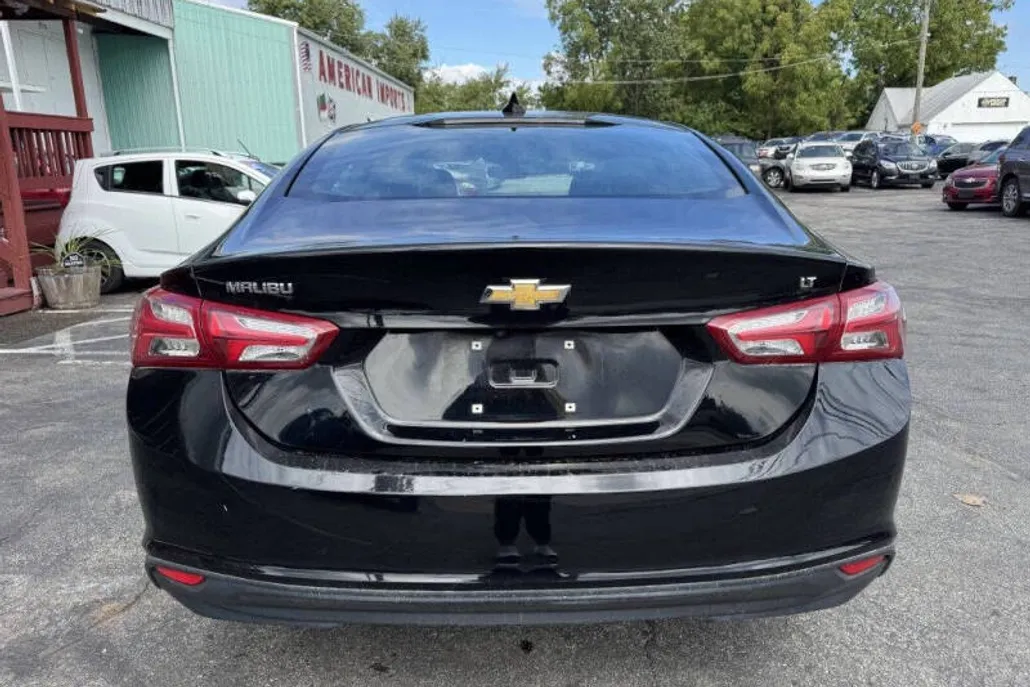 2021 Chevrolet Malibu 1LT photo 1