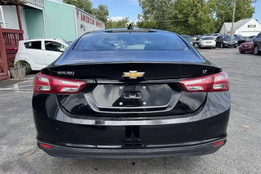 2021 Chevrolet Malibu 1LT photo 1