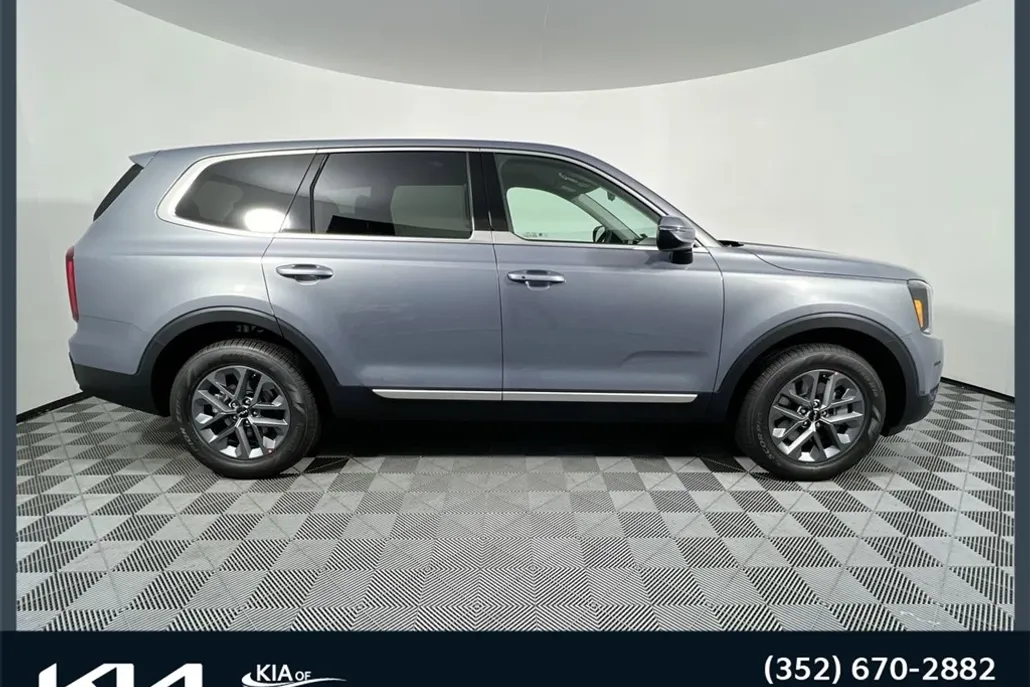 2025 Kia Telluride LX photo 1