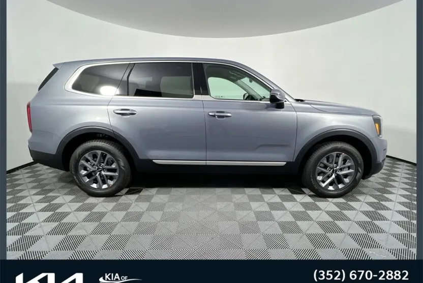 2025 Kia Telluride LX photo 1
