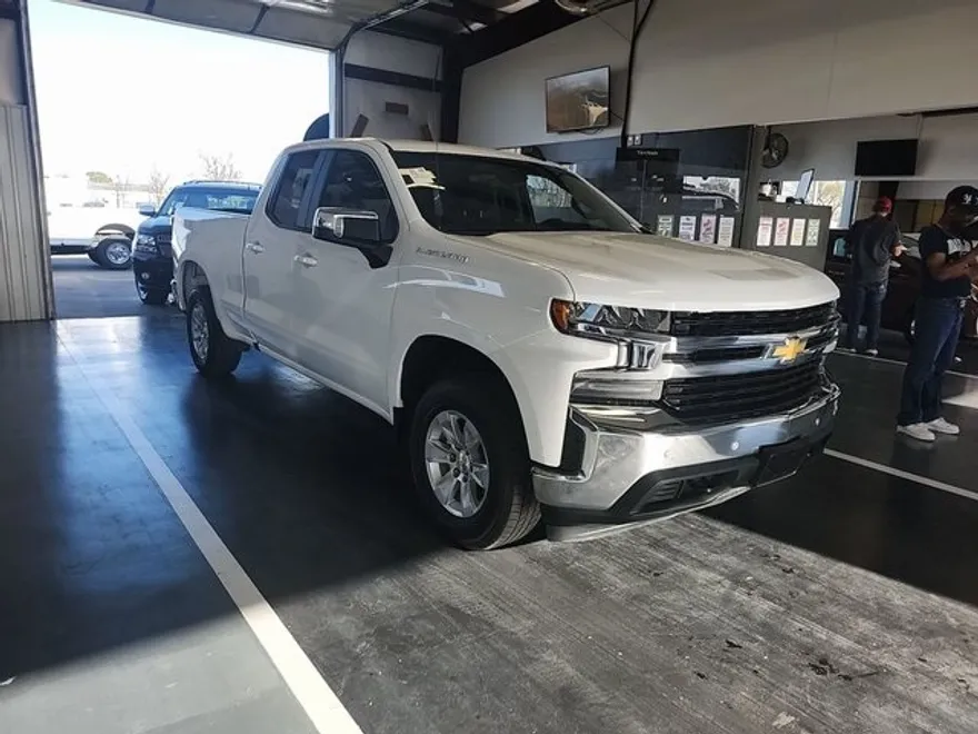 2020 Chevrolet Silverado 1500 LT photo 1
