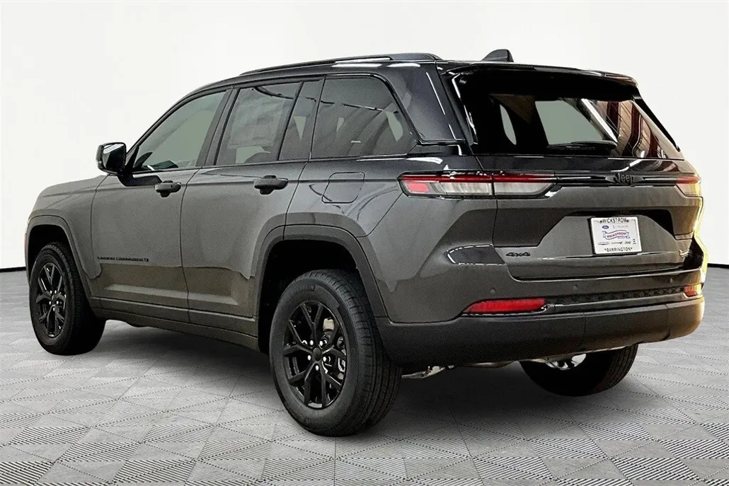 2025 Jeep Grand Cherokee Laredo photo 1