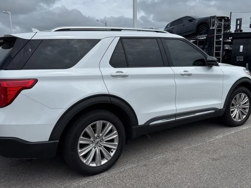 2020 Ford Explorer Limited photo 1