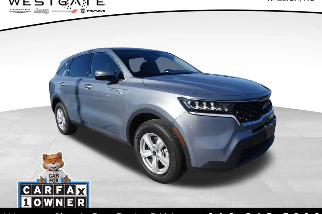 2023 Kia Sorento LX photo 1
