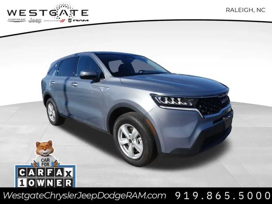 2023 Kia Sorento LX photo 1