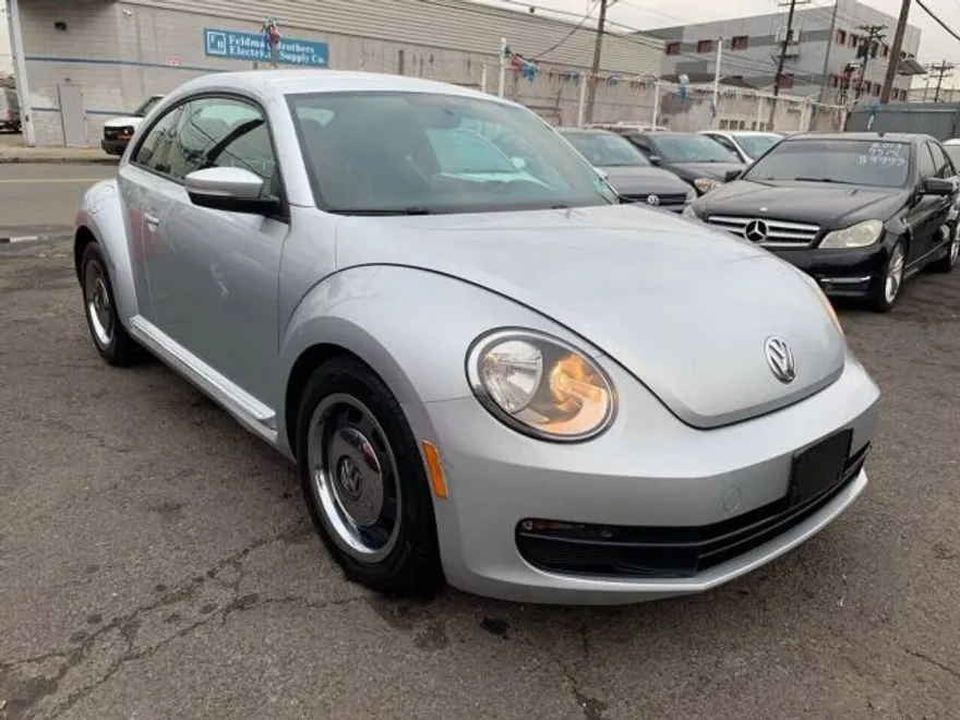 2012 Volkswagen Beetle 2.5L photo 1
