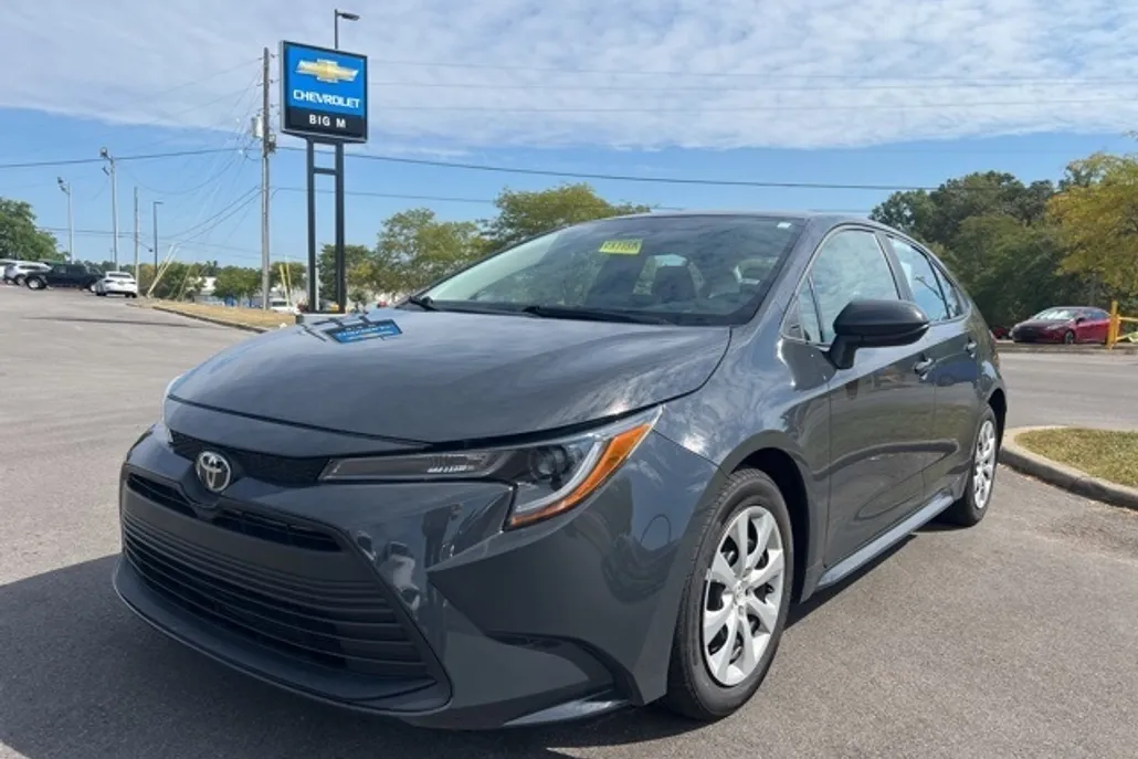 2024 Toyota Corolla LE photo 1