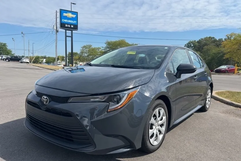 2024 Toyota Corolla LE photo 1