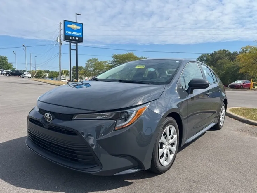 2024 Toyota Corolla LE photo 1