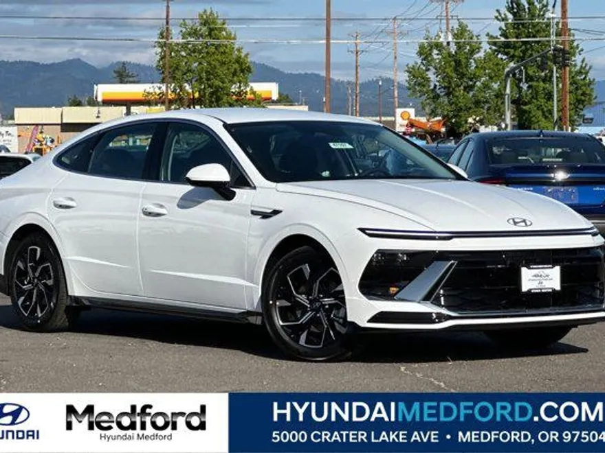 2025 Hyundai Sonata SEL photo 1