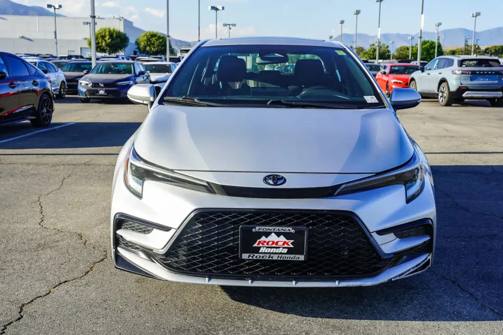 2023 Toyota Corolla SE photo 1