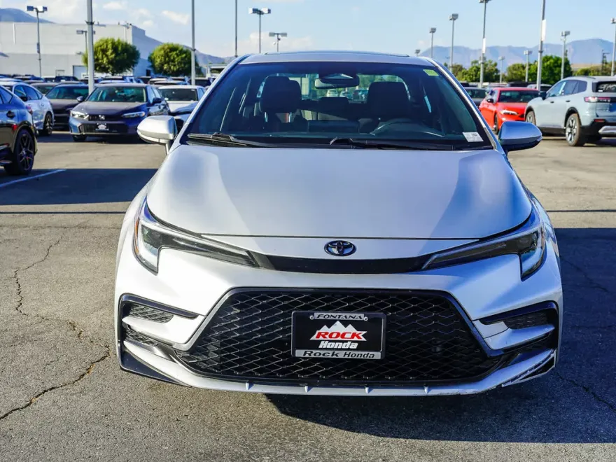 2023 Toyota Corolla SE photo 1
