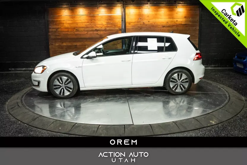 2016 Volkswagen e-Golf SE photo 1