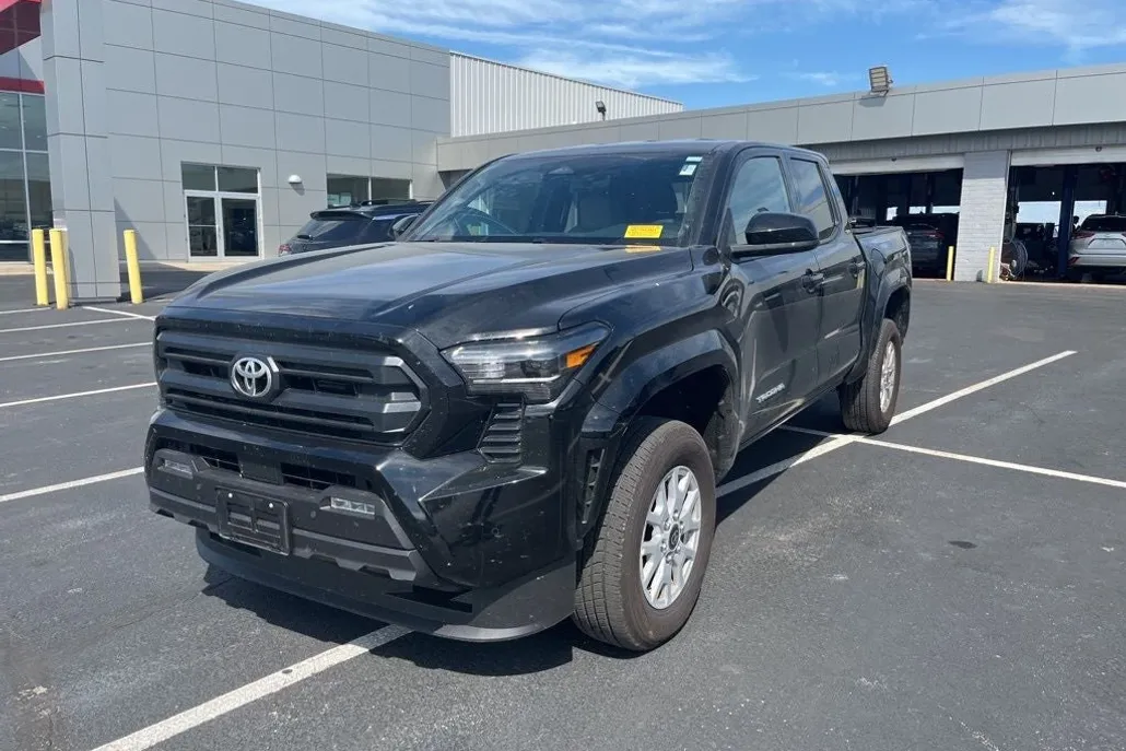 2025 Toyota Tacoma SR5 photo 1