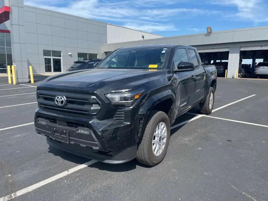 2025 Toyota Tacoma SR5 photo 1
