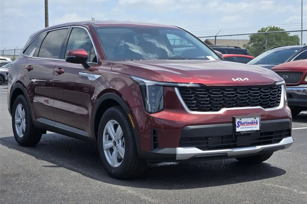 2025 Kia Sorento LX photo 1