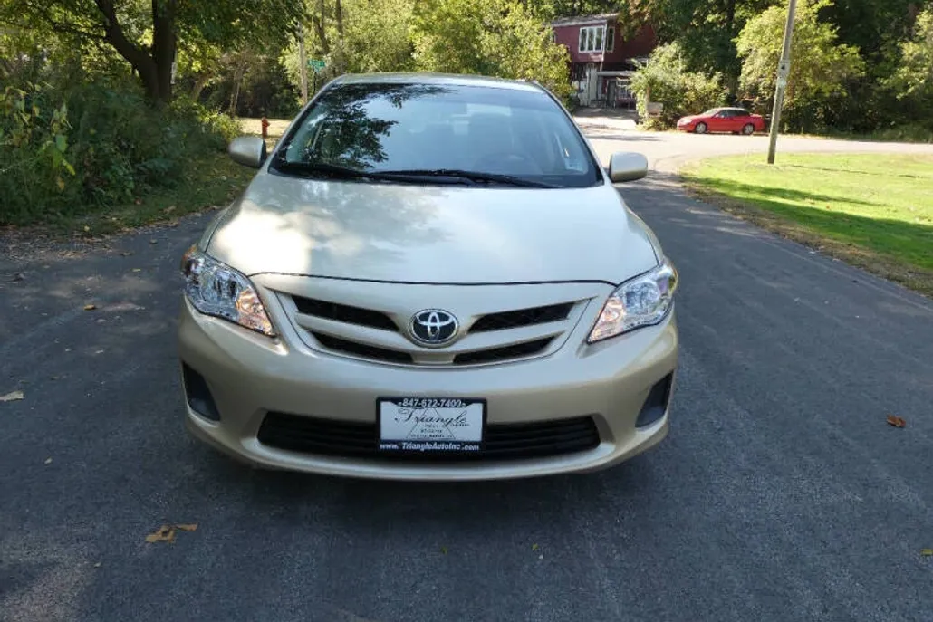 2012 Toyota Corolla LE photo 1