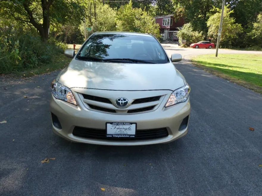 2012 Toyota Corolla LE photo 1