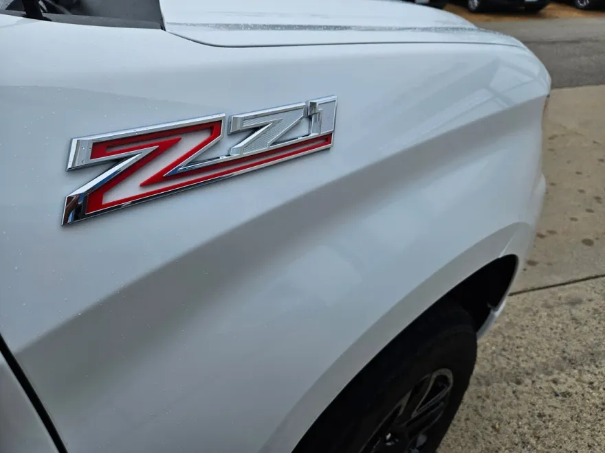 2025 Chevrolet Silverado 1500 RST photo 1