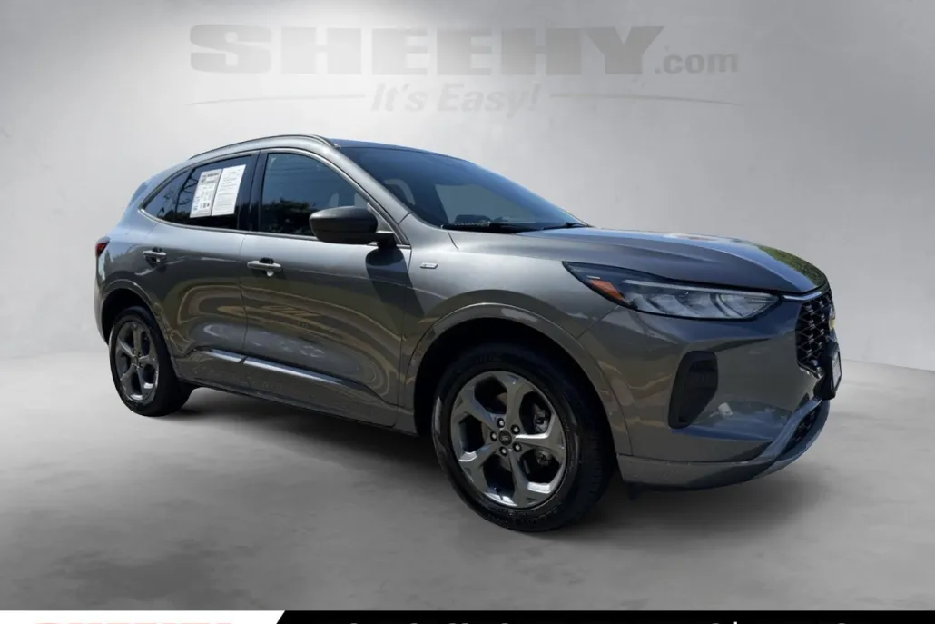 2024 Ford Escape ST-Line photo 1