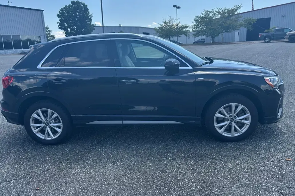 2021 Audi Q3 S line Premium 45 TFSI photo 1
